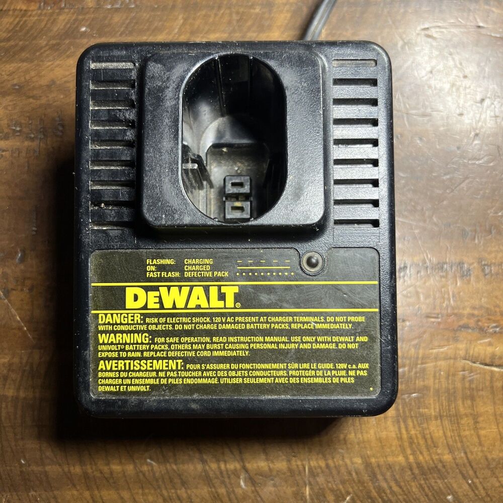 Dewalt Battery Charger DW 9104 Standard One Hour Type 2 1.8 Amps 120V OEM Black